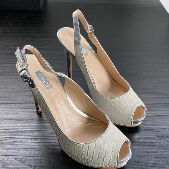 Guess hidden platform heel. - Picture 2 of 6